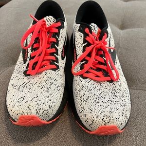 Brooks running shoes size 9.5